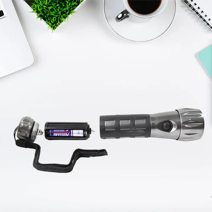 Aluminium Ledxenon Rubber Grip Handtourch (31.5v Aaa Batteries Not Included)