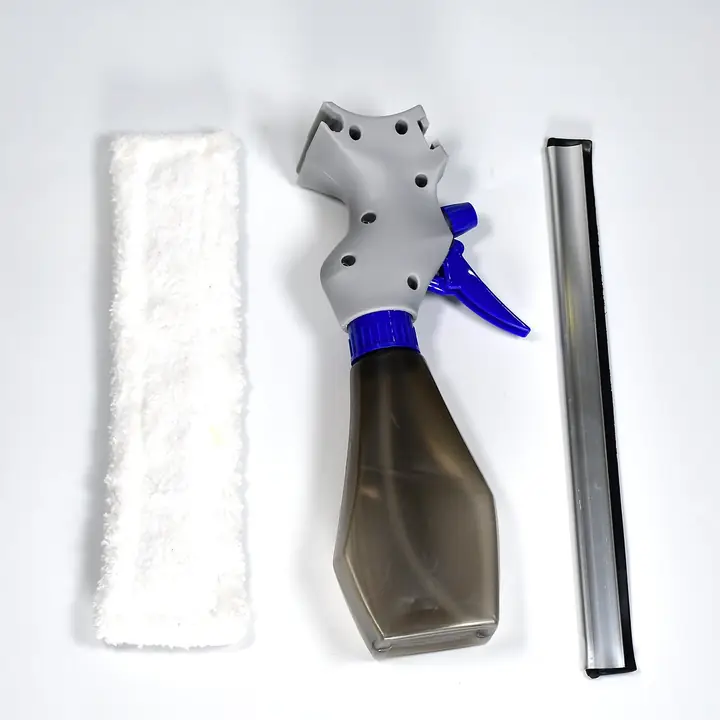 Plastic Easy Glass Cleaner 3 In 1 Spray Type Cleaning Brush Pack Of 1