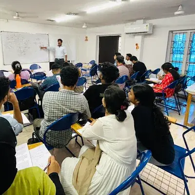 Career Launcher Thrissur Cat Ipm Clat Bank/Ssc Exams Coaching Center logo