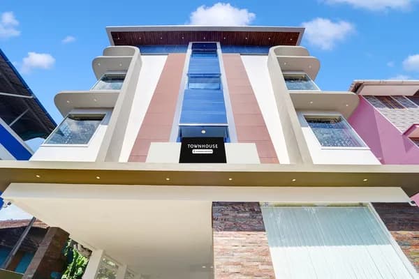 Townhouse By Oyo Trivandrum Padmanabhaswamy Temple Formerly Rezt N Relaz Inn — Hotels in Virakupurakkotta Junction, Thiruvananthapuram