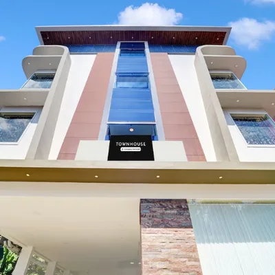 Townhouse By Oyo Trivandrum Padmanabhaswamy Temple Formerly Rezt N Relaz Inn logo