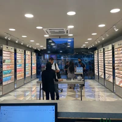 Lenskart Com At Central Mall Kannur First Lens Replacement Free logo