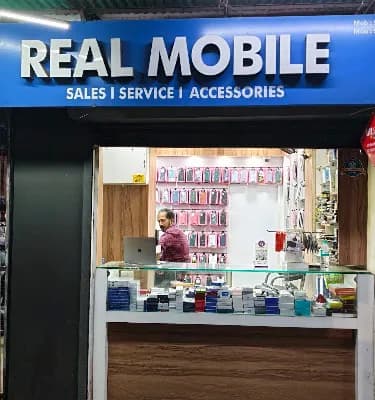 Real Mobiles logo