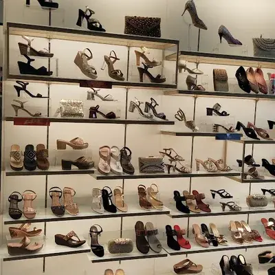 Metro Shoes logo