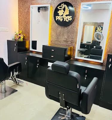 Priyas Makeover Studio logo