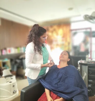 Zaya Beauty Lounge logo