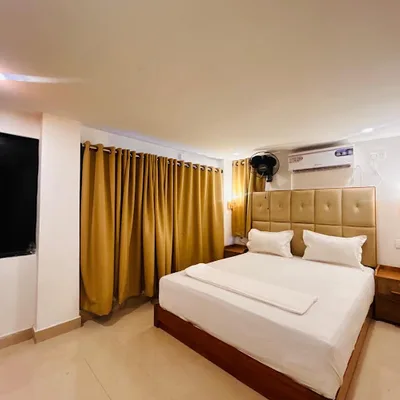 S Regency Hotels And Resorts logo