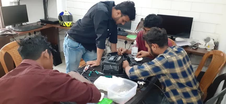 Aamiz Institute Of Technology In Calicut For Ccna Mcsa Rhce Fiber Optics Cctv Training — CCTV & Surveillance in Kozhikode