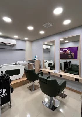 Naturals Salon Kanjikuzhi logo