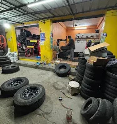 Maha Tyres logo