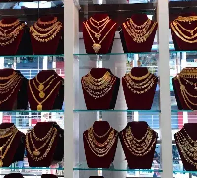 Manavatty Gold Covering logo