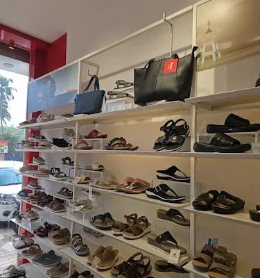 Bata Shoe Store Kodimatha Kottayam logo