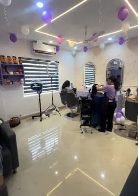 Glowup Beauty Salon Makeover Studio logo