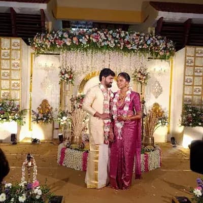Yuga Weddings logo