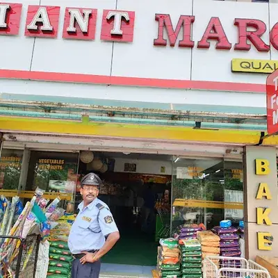 Giant Margin Free Store logo