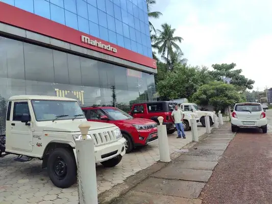 Mahindra Veer Suv And Commercial Vehicle Showroom — Automotive in Kannur, Podikkundu