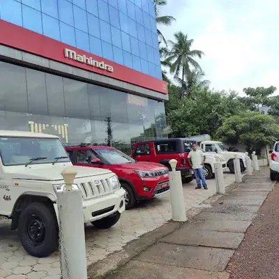 Mahindra Veer Suv And Commercial Vehicle Showroom logo