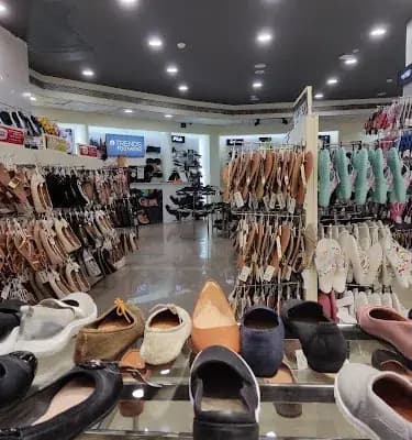 Trends Footwear logo