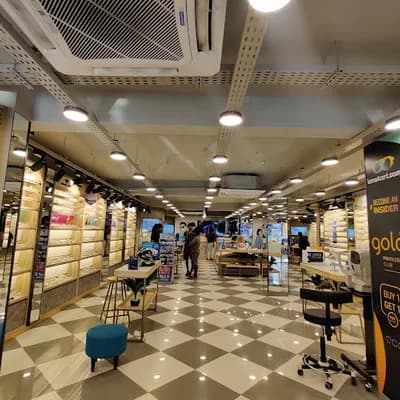 Lenskart Com At Mg Road Kochi First Lens Replacement Free logo
