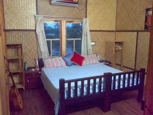Erathra Homestay — Hotels & Travel in Alappuzha, Mullakkal