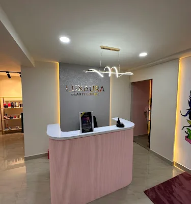 Luxaura Beauty Lounge logo