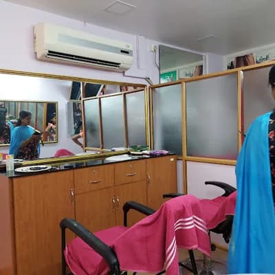 Feather Touch Herbal Beauty Parlour For Ladies logo