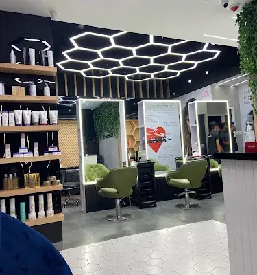 Essensuals By Toni And Guy Beauty | Hair | Nail | Makeup | Best Salon In Calicut logo