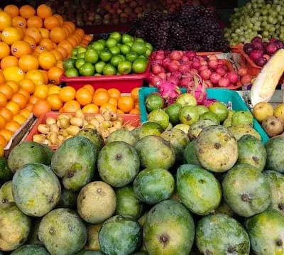 B N Fruits logo