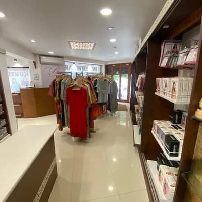 Jiniees Women Store logo