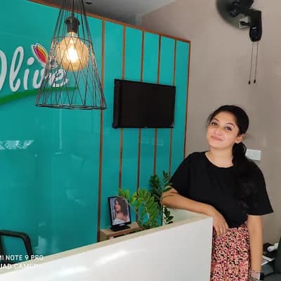 Olive Beauty Parlour For Men And Women logo