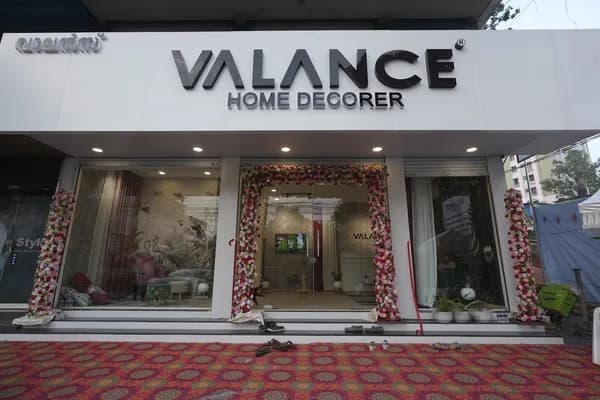 Valance Home Decorer | Luxury Curtain Blinds Wallpaper And Upholstery Fabrics Shop And Curtain Cleaning In Kottayam Kerala — Cleaning in Kottayam