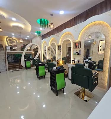 Glam Up Makeover Studio logo