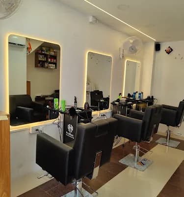 Hair World Saloon logo