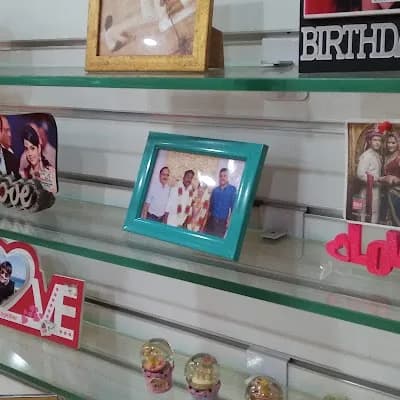 Red Moments Kollam Personalised Gifs Mug Prints Photo Frames logo