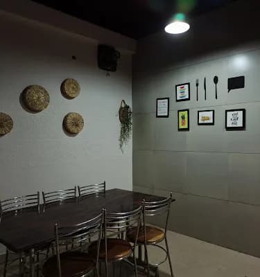 Midland Restaurant logo