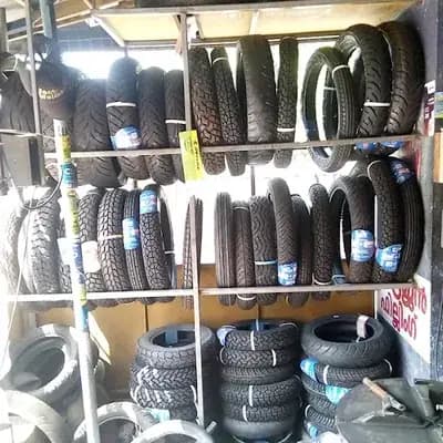 B L Tyre Works logo