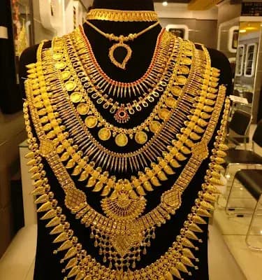 Madhurag Gold And Diamonds logo