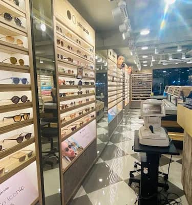 Lenskart Com Flagship Store At Mavoor Road Kozhikode First Lens Replacement Free logo