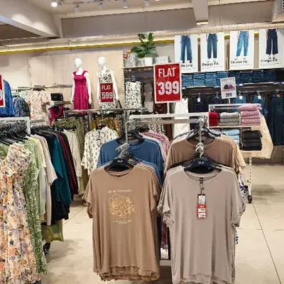 R And B Fashion logo