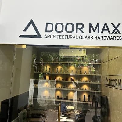 Door Max logo